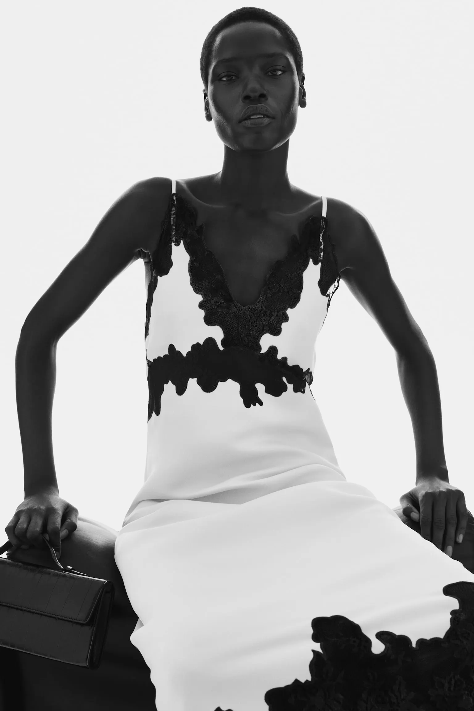 Vestido de tirantes con encaje