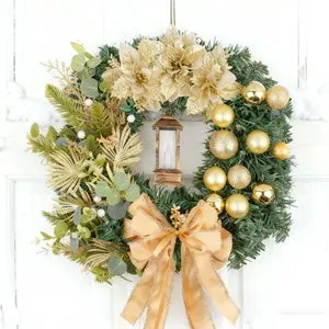 Corona dorada de Navidad con luz de vela cálida, decoración de lujo para entrada, ventana, pared o fiesta elegante y luminosa