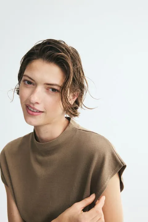 Cap-sleeved Fine-knit Top