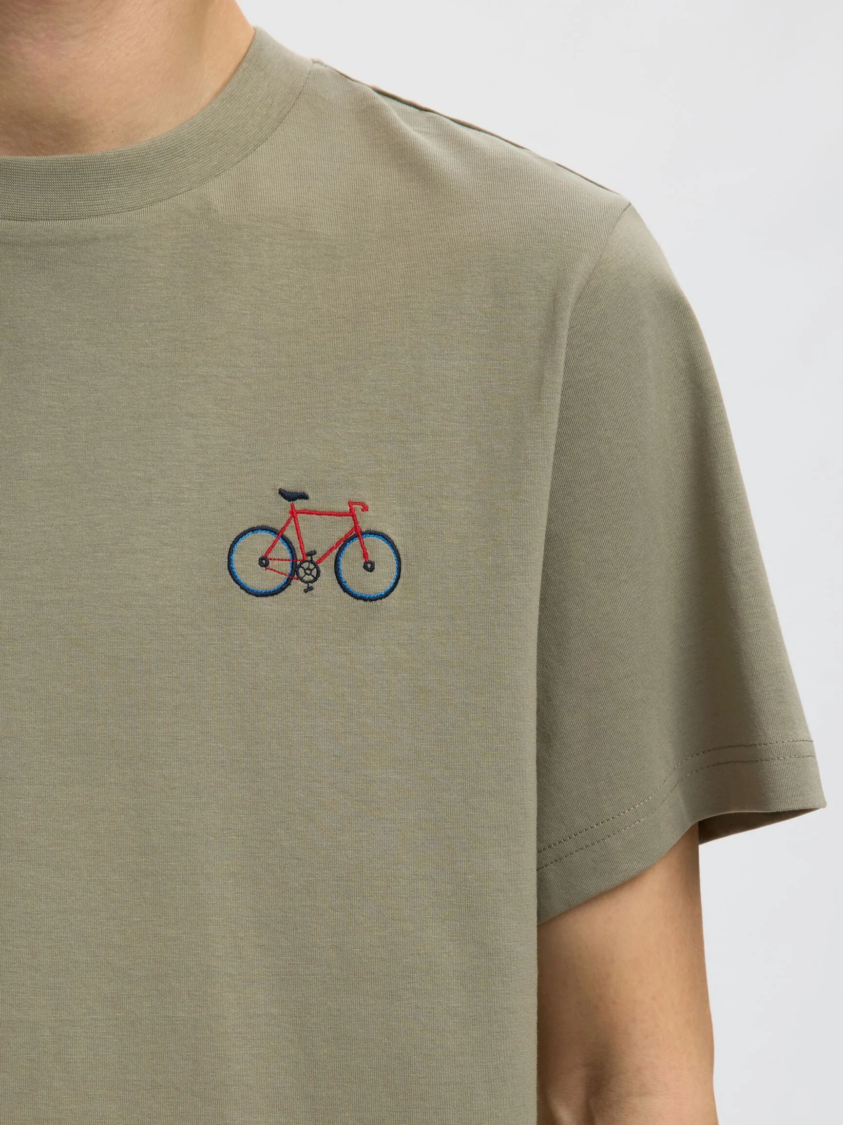 BRODERT T-SKJORTE