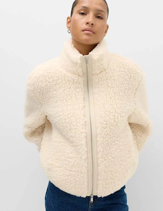 Jacke aus Borg mit Stehkragen