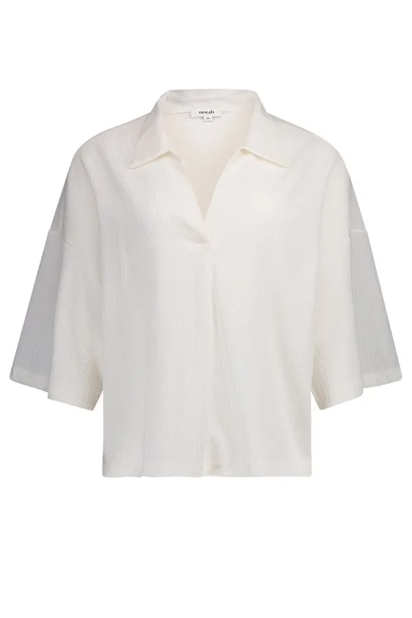Off-white blouse met klassieke kraag