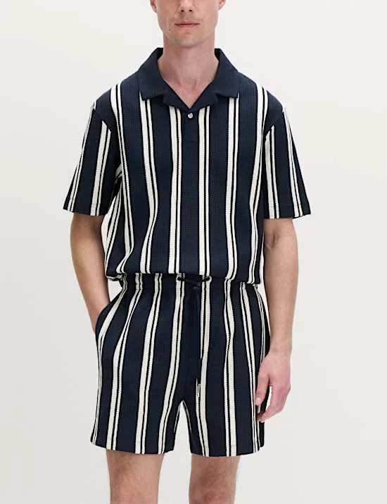 Gestreifte Shorts mit hohem Baumwollanteil und Seersucker