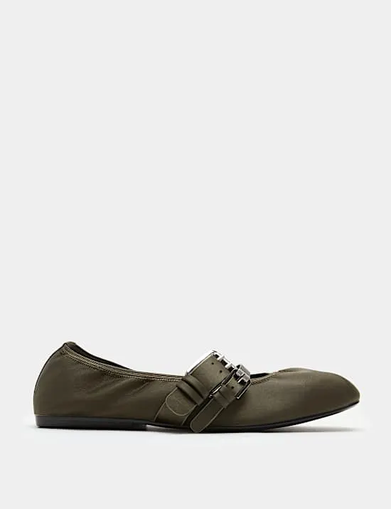 Flache Mary Jane Ballerinas aus Satin mit Doppelschnalle