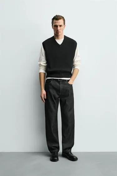 STRAIGHT-LEG JEANS