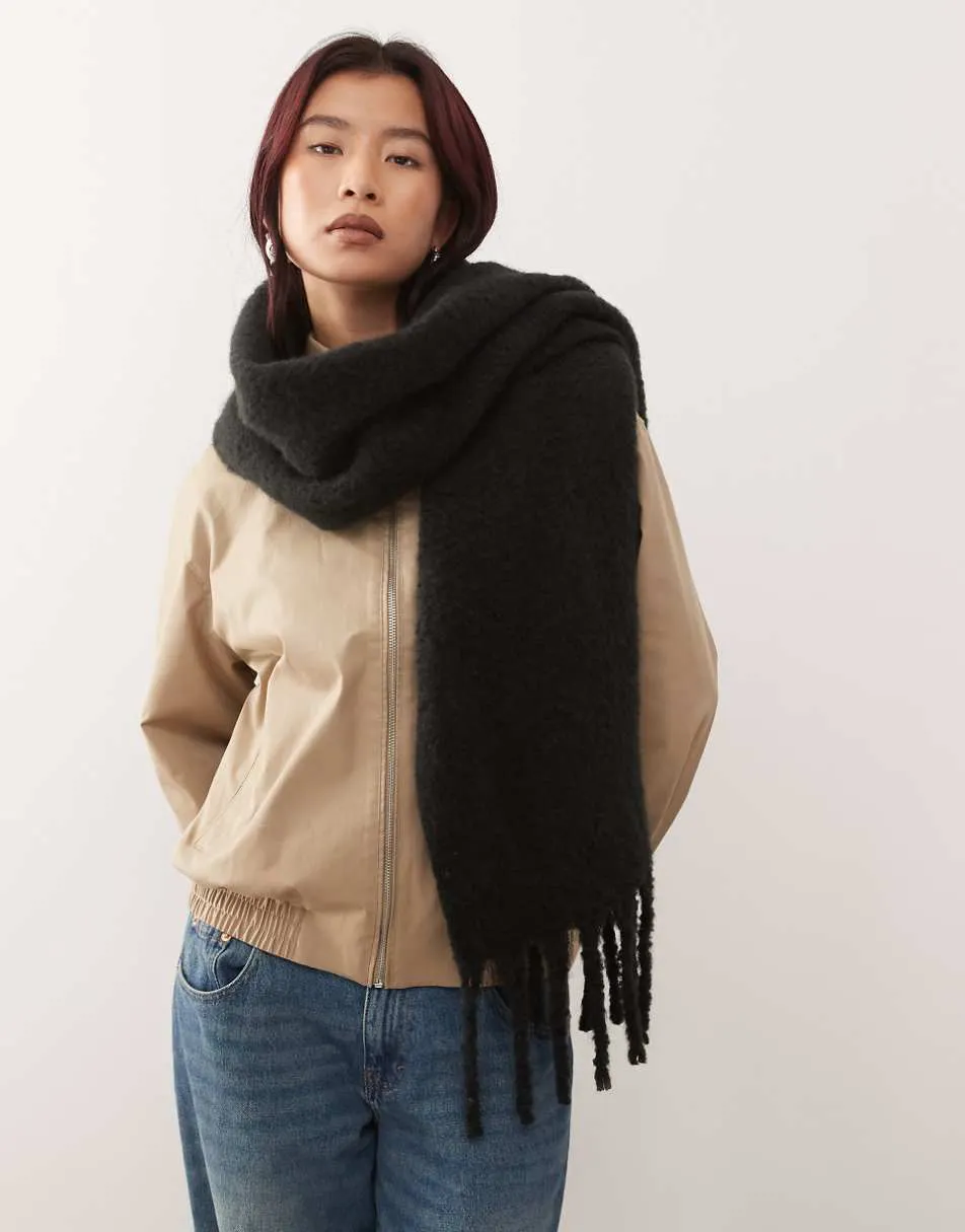 Monki chunky knit scarf in black