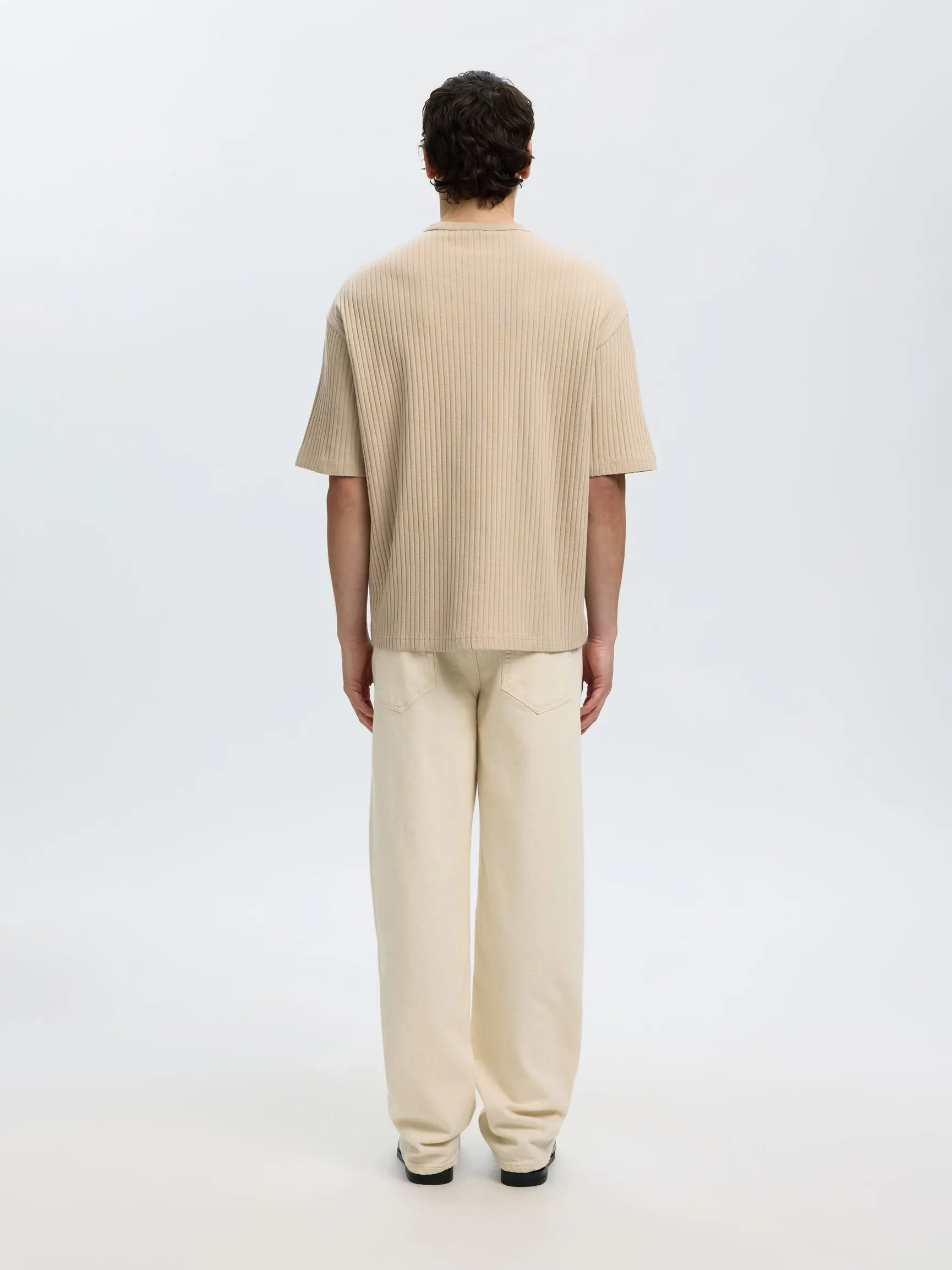 RELAXED FIT RIBBET T-SKJORTE