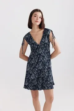 Vestido corto cordones hombros