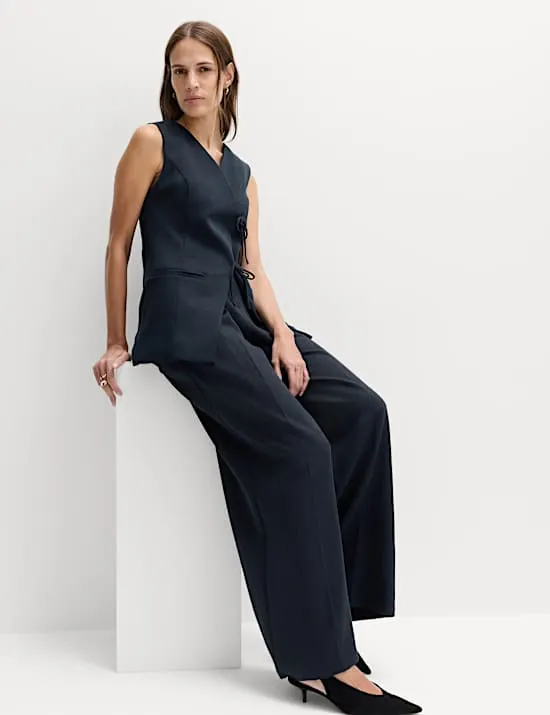 Weste mit Leinenanteil, V-Ausschnitt und Bindeschleife vorne