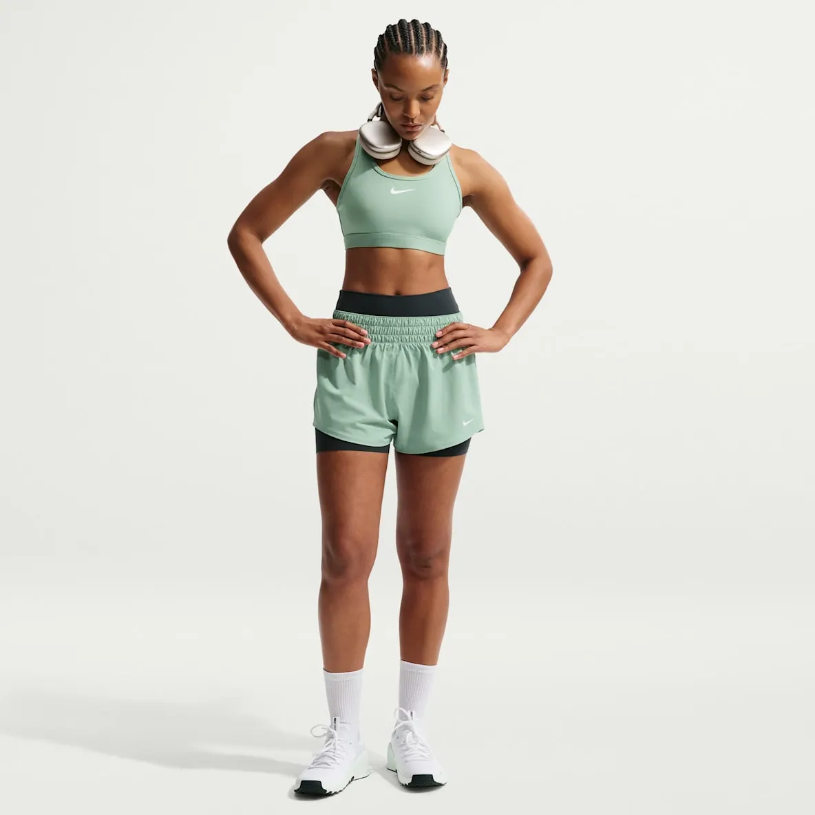 Dameshorts med mellomhøyt liv og innershorts (8 cm)