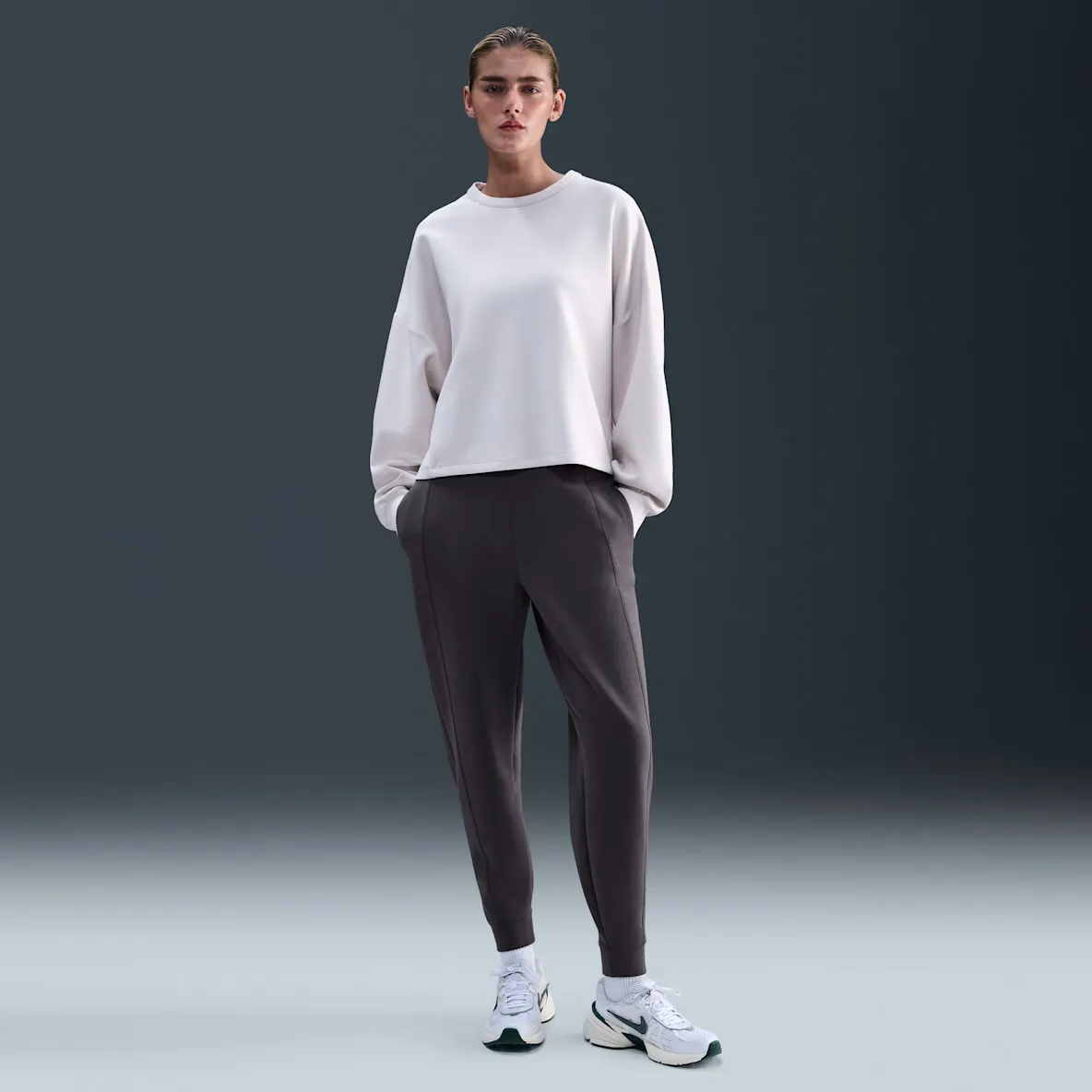 Dri-FIT joggebukse med mellomhøyt liv til dame
