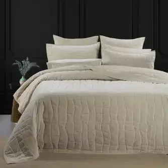 Hotel At Home Conrad Quilt