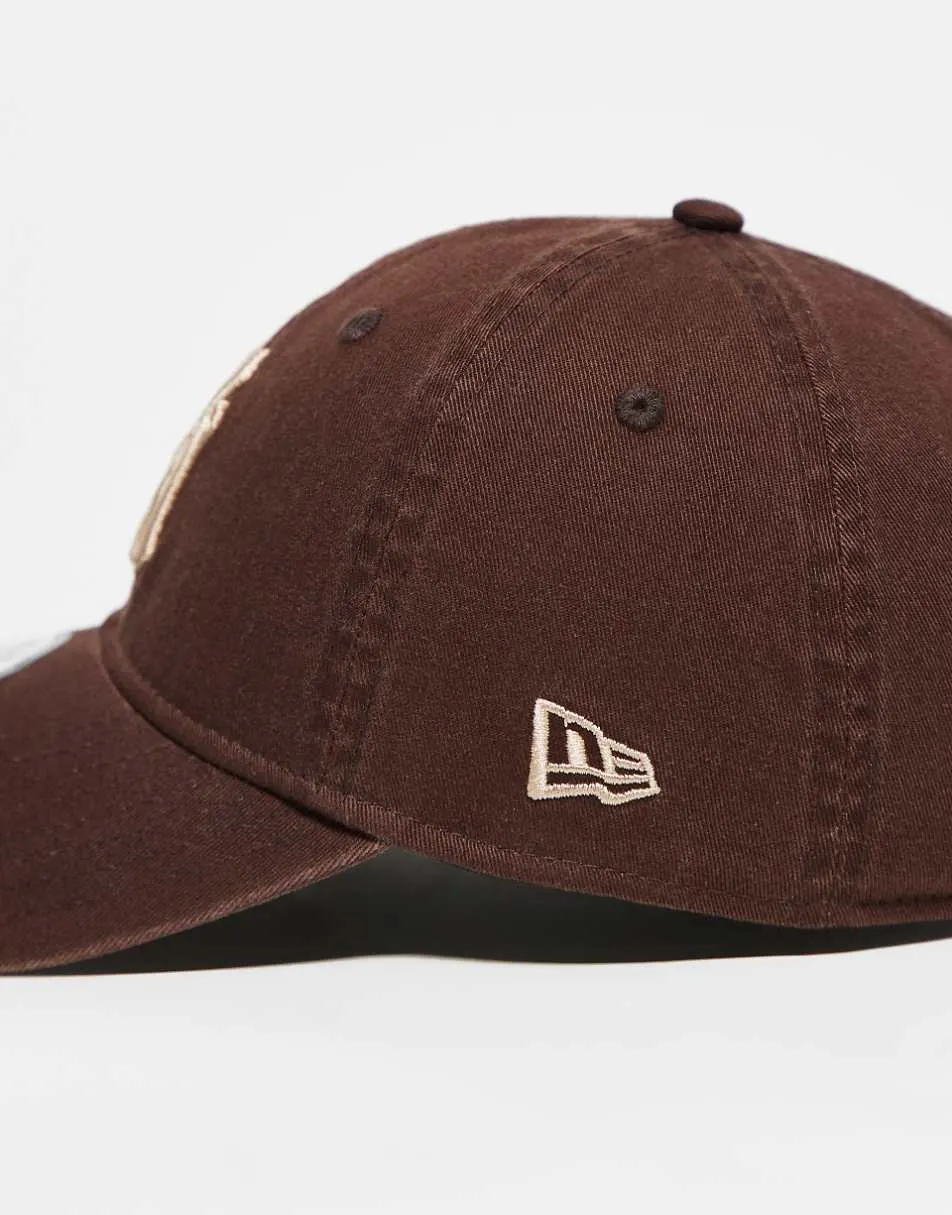 New Era NY Yankees 9forty cap in chocolate brown