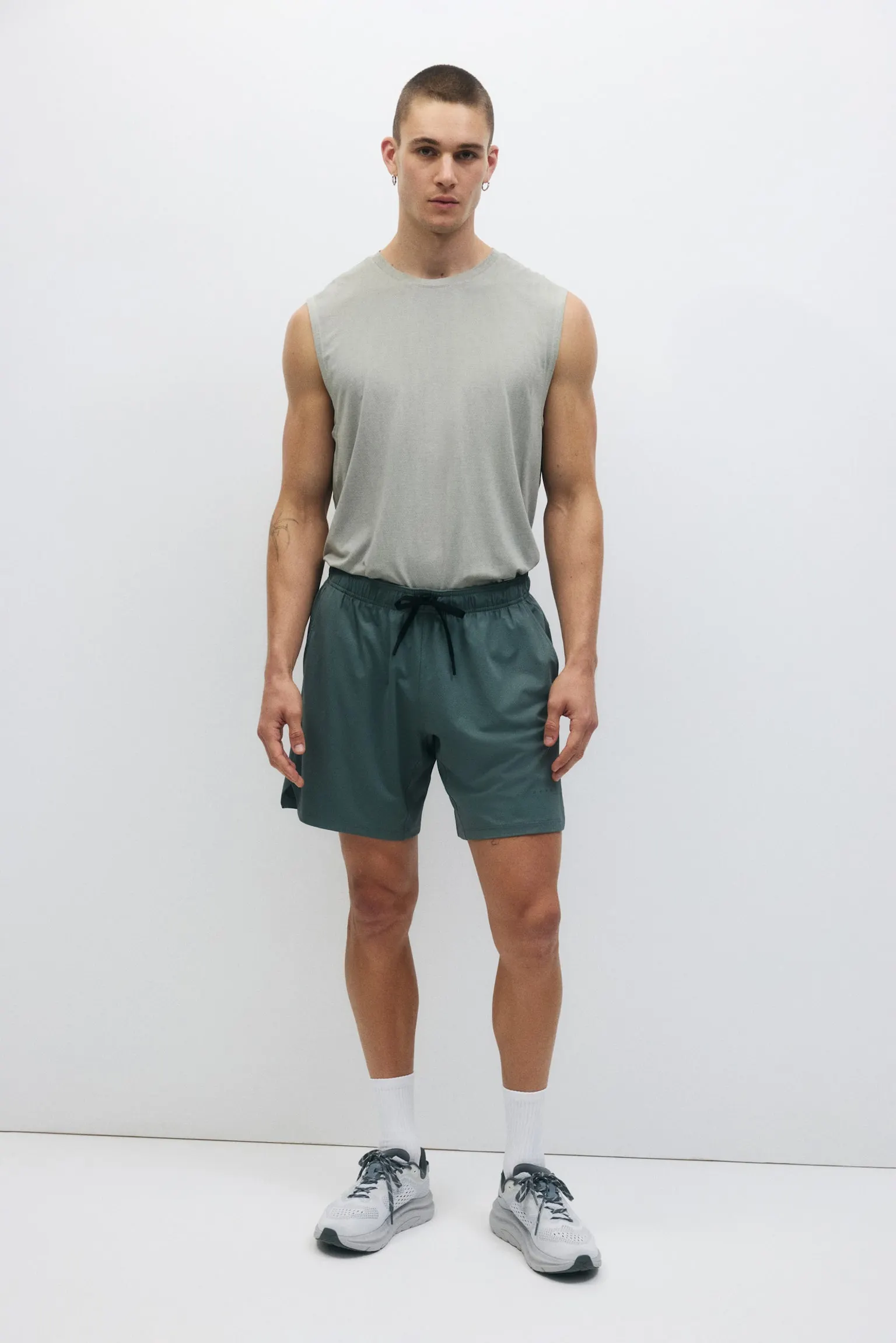 Shorts deportivos con DryMove™