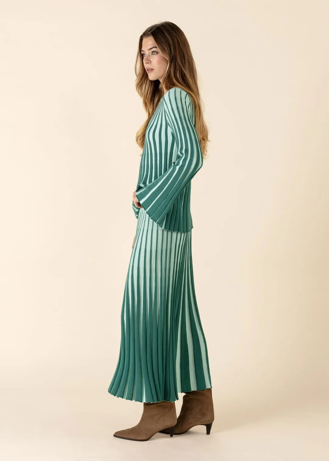 Ribbstickad kjol med plissering