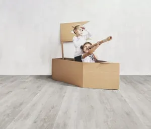 Suelo laminado intenso 7mm Loc efecto madera gris AC5 LOC