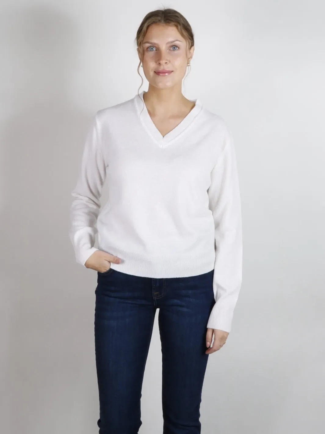 CASHMERE BLEND V-NECK SWEATER