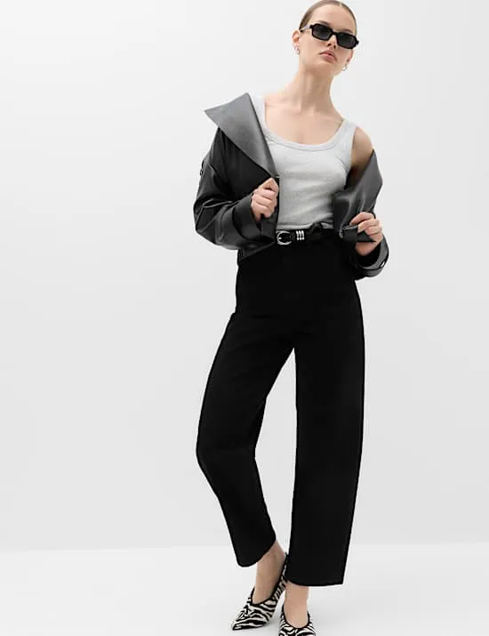 Hoch geschnittene Karotten-Jeans mit hohem Baumwollanteil mit weitem Bein