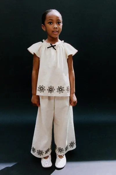 EMBROIDERED FLORAL TOP WITH COTTON AND LINEN