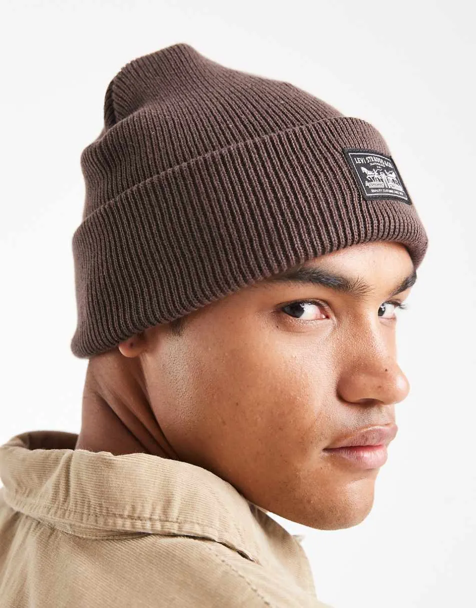 Levi's backpatch knit beanie in dark brown