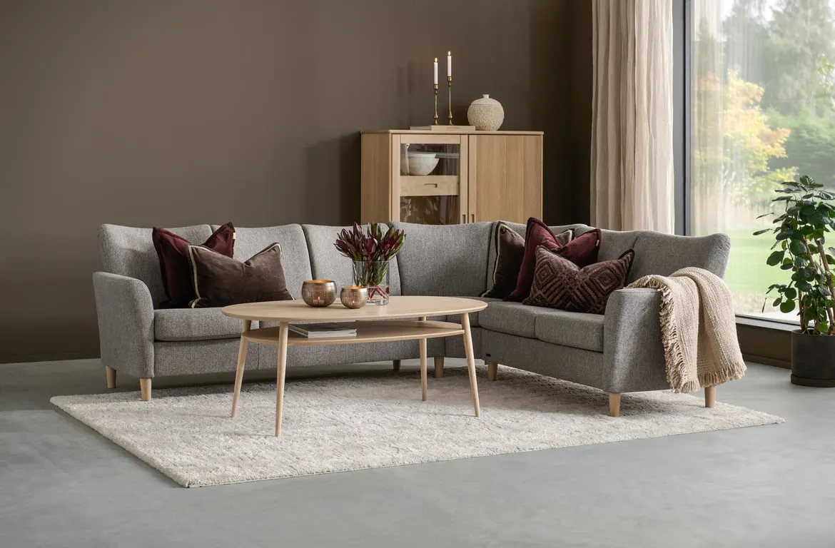 Brunstad Oda hjørnesofa Modulsofa. Oppsett B54 (3bue2) stoff Arn Ashgrey, ben hvitpigmentert