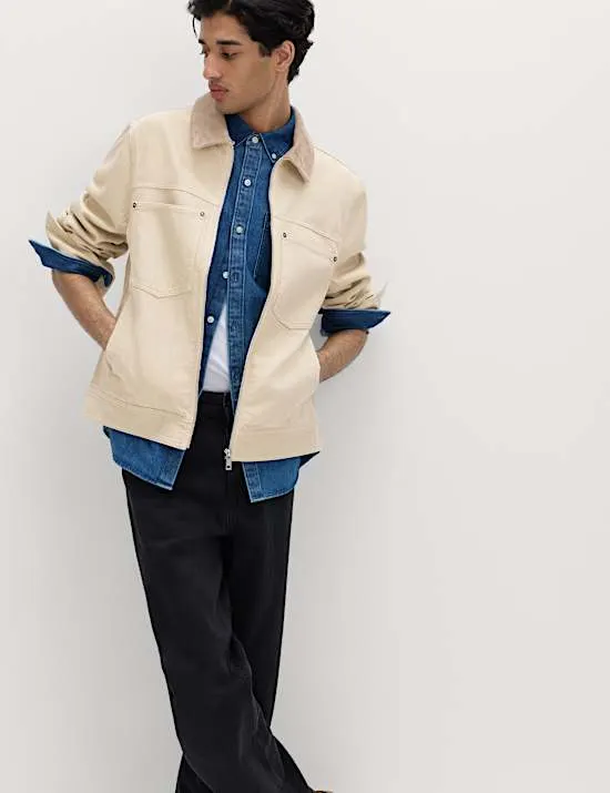 Denim-Truckerjacke aus reiner Baumwolle mit Kontrastkragen