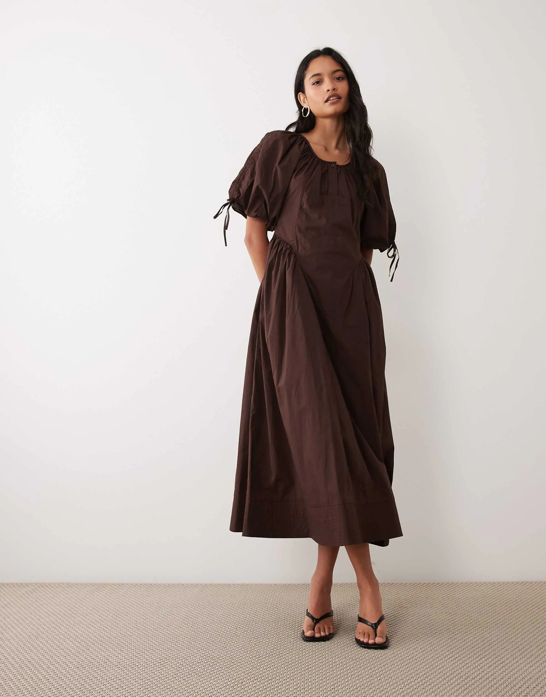 YAS cotton poplin maxi dress with waist ruching in chocolate brown