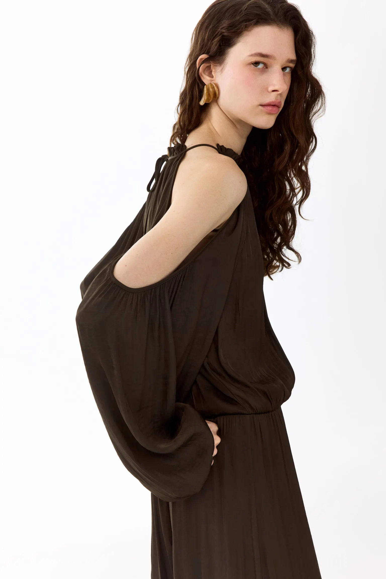 Jumpsuit i sateng med bare skuldre