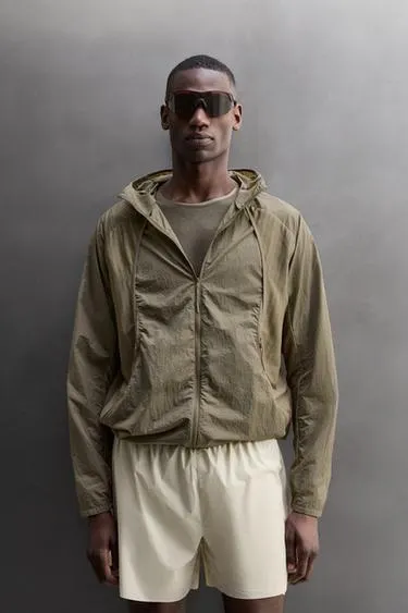 RUNNING WINDBREAKER WITH VENTS