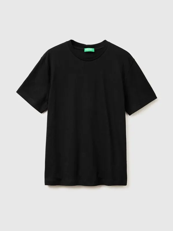 Black t-shirt