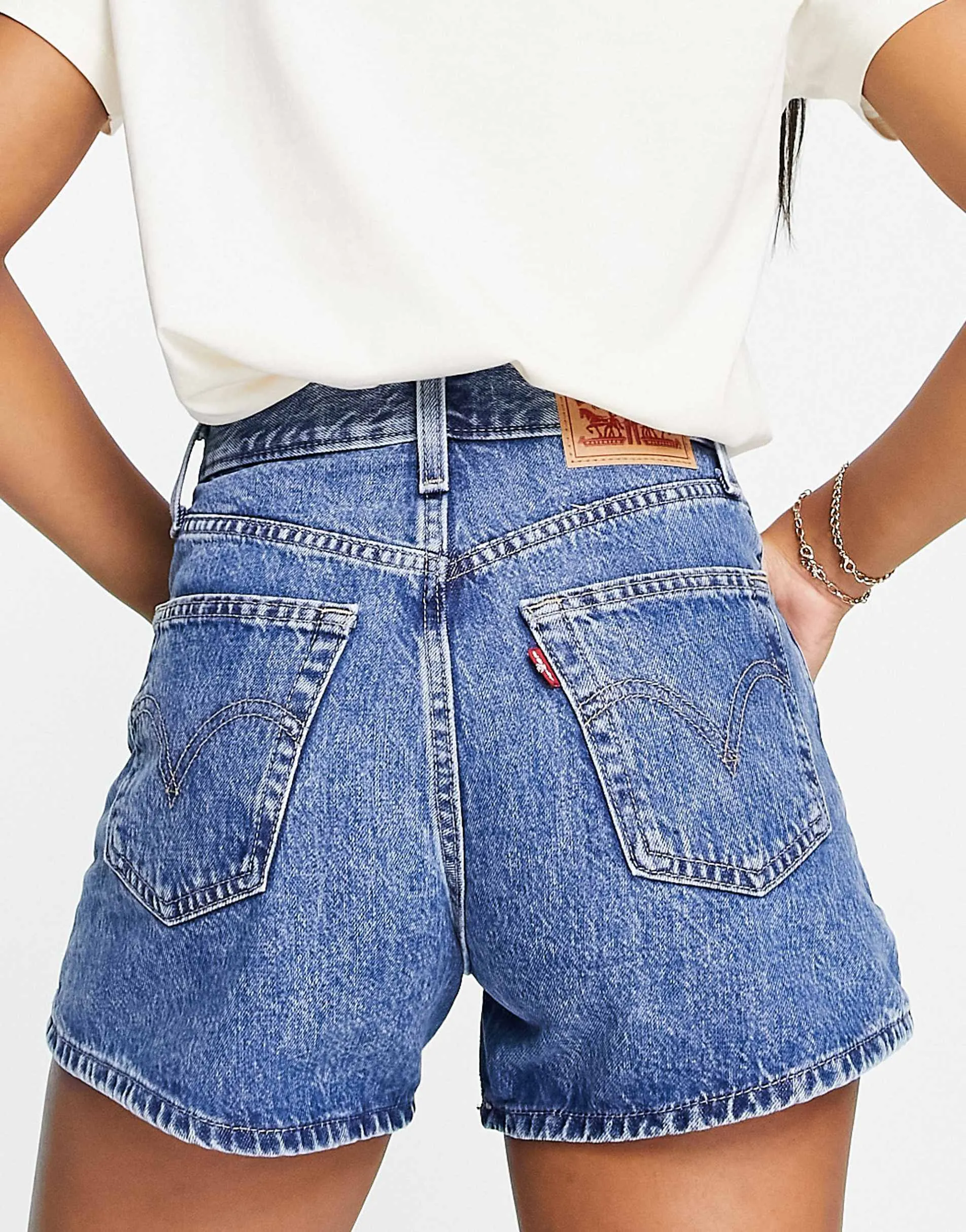 Levi's high waisted denim mom short in mid wash