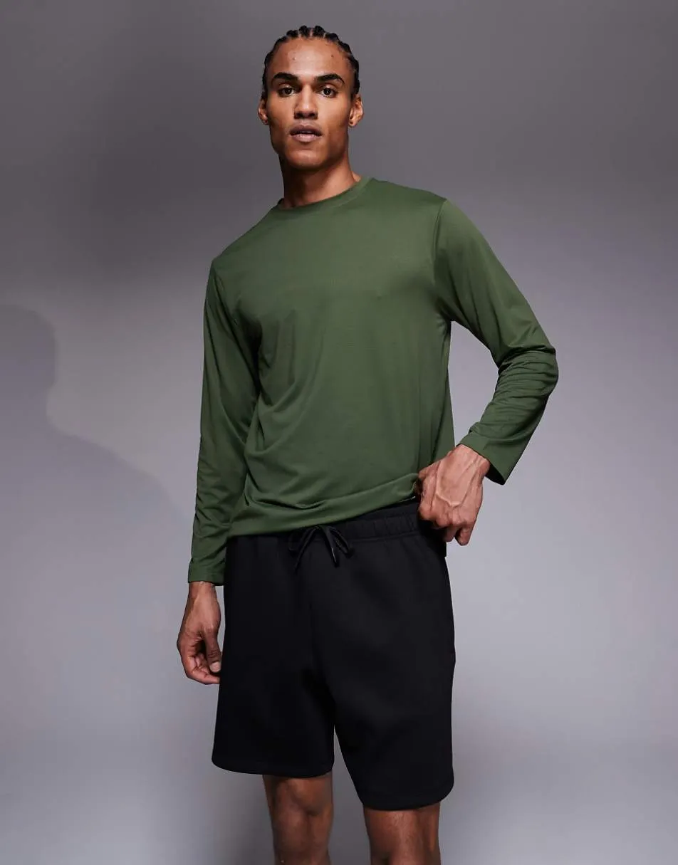 4505 performance sweat shorts with zip pockets in black