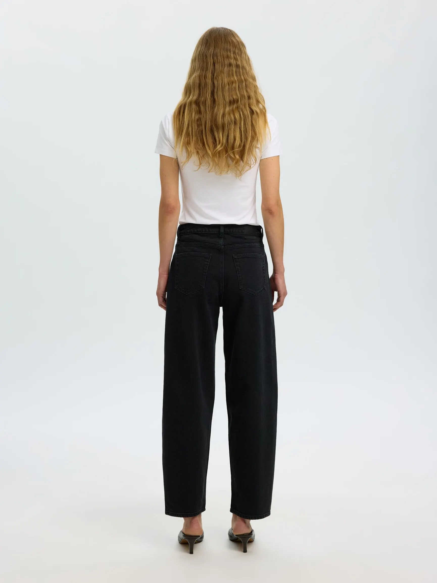 HIGH WAIST JEANS MED BARREL FIT