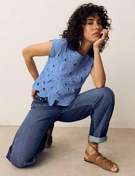 Bauchfreies offenes Strick-Top mit Blümchendesign