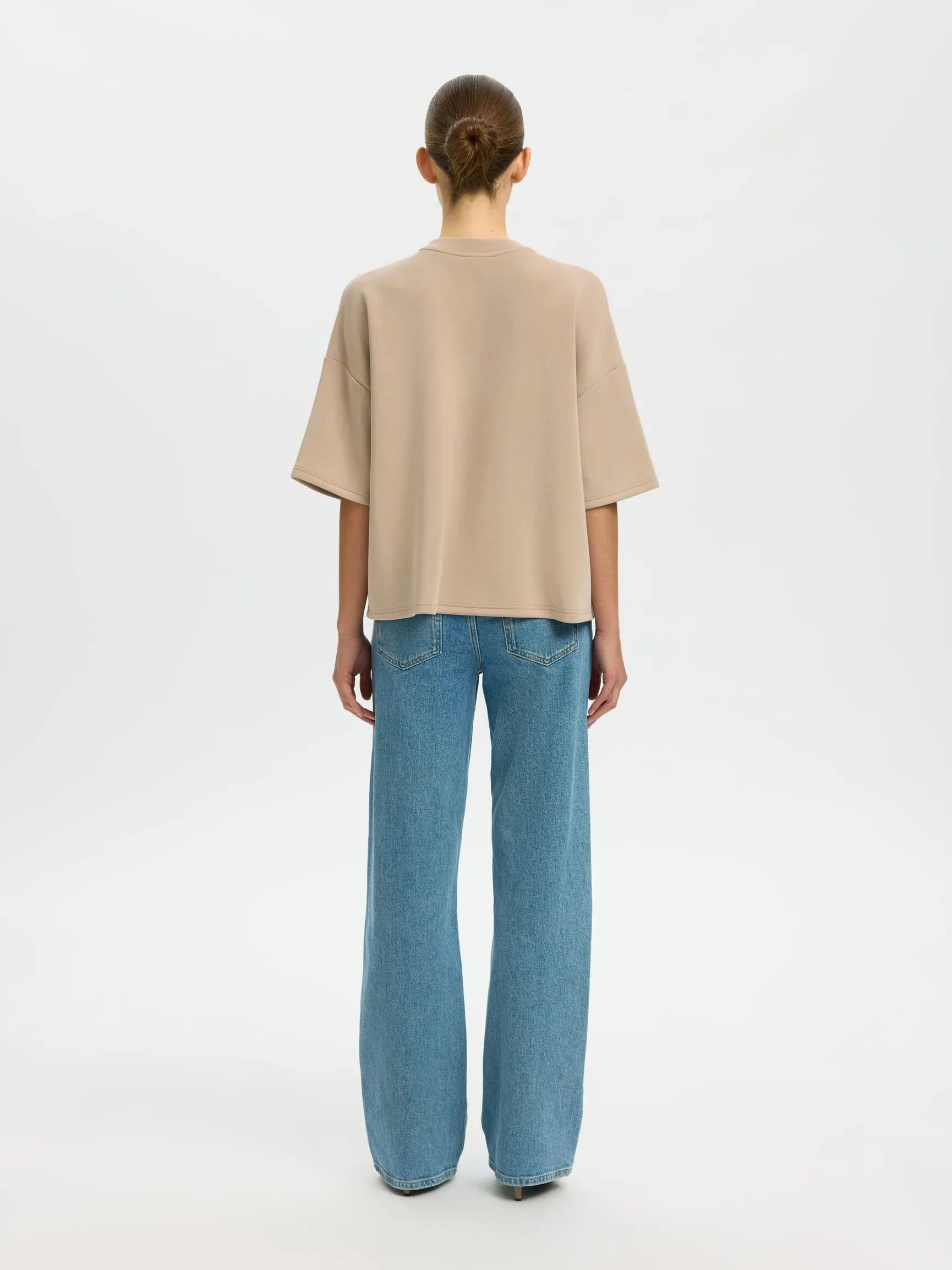 OVERSIZED T-SKJORTE
