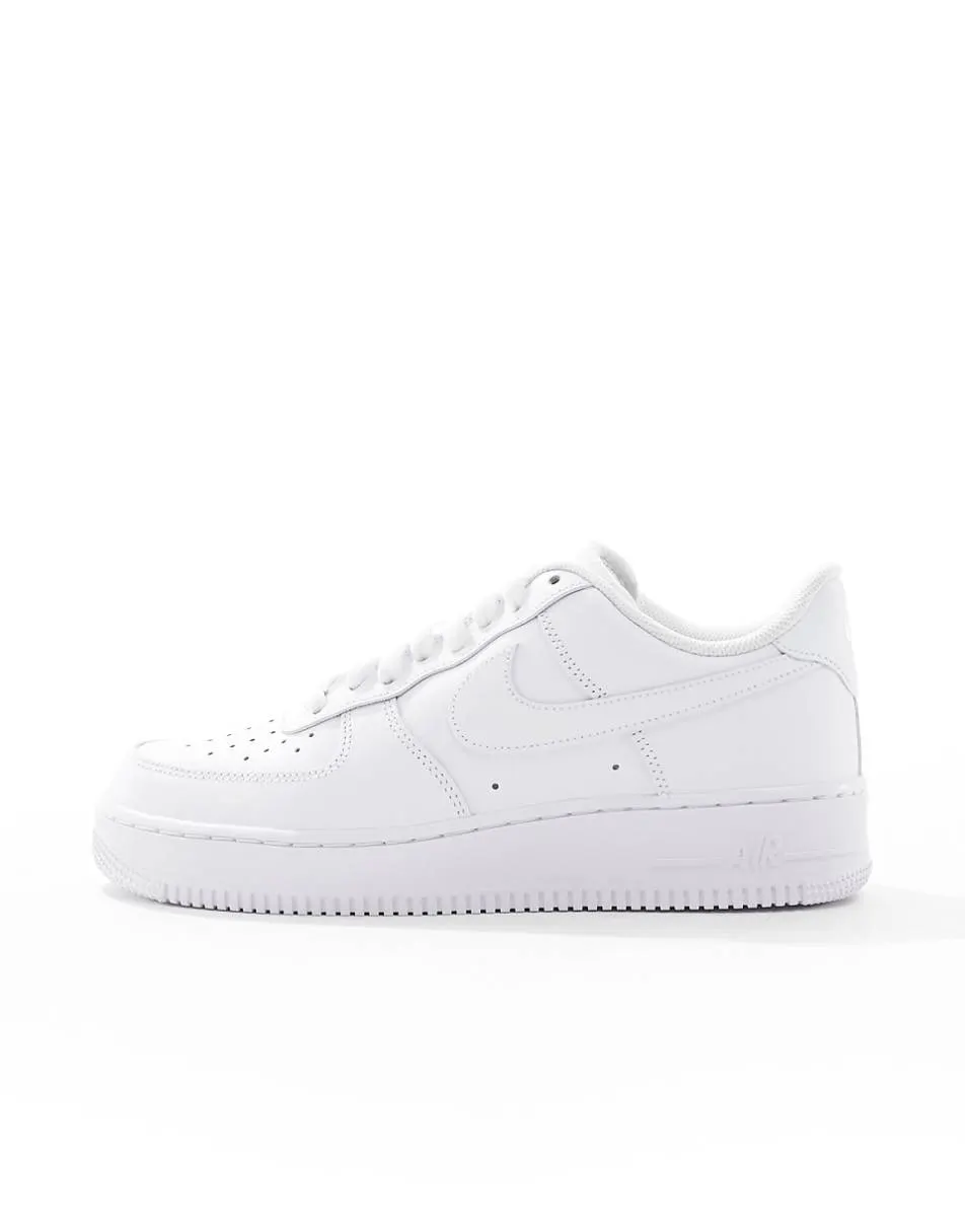 Nike Air Force 1 '07 trainers in triple white