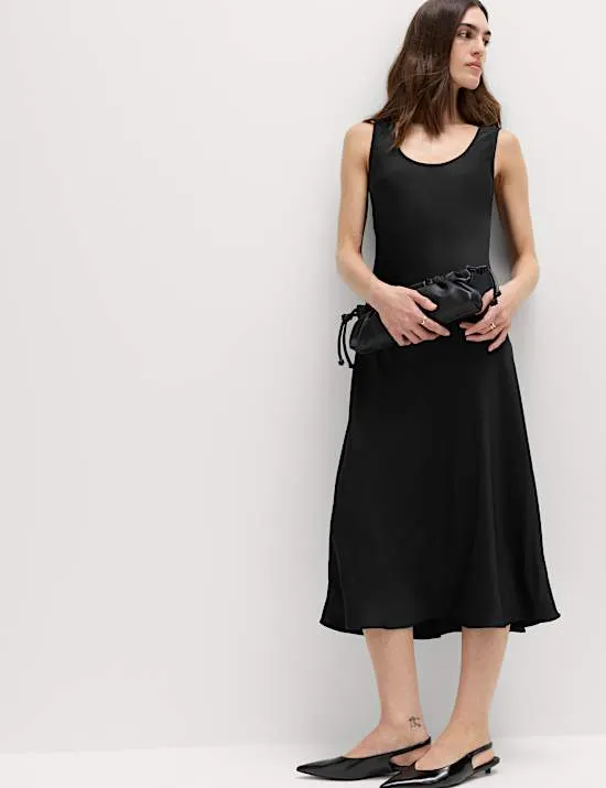 Midi-Säulenkleid aus Satin mit mehrlagigem Design