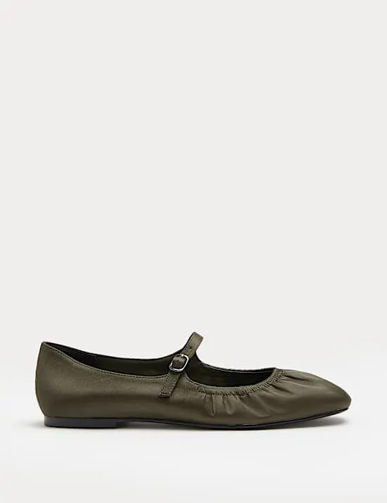 Flache Mary Jane Ballerinas aus Satin