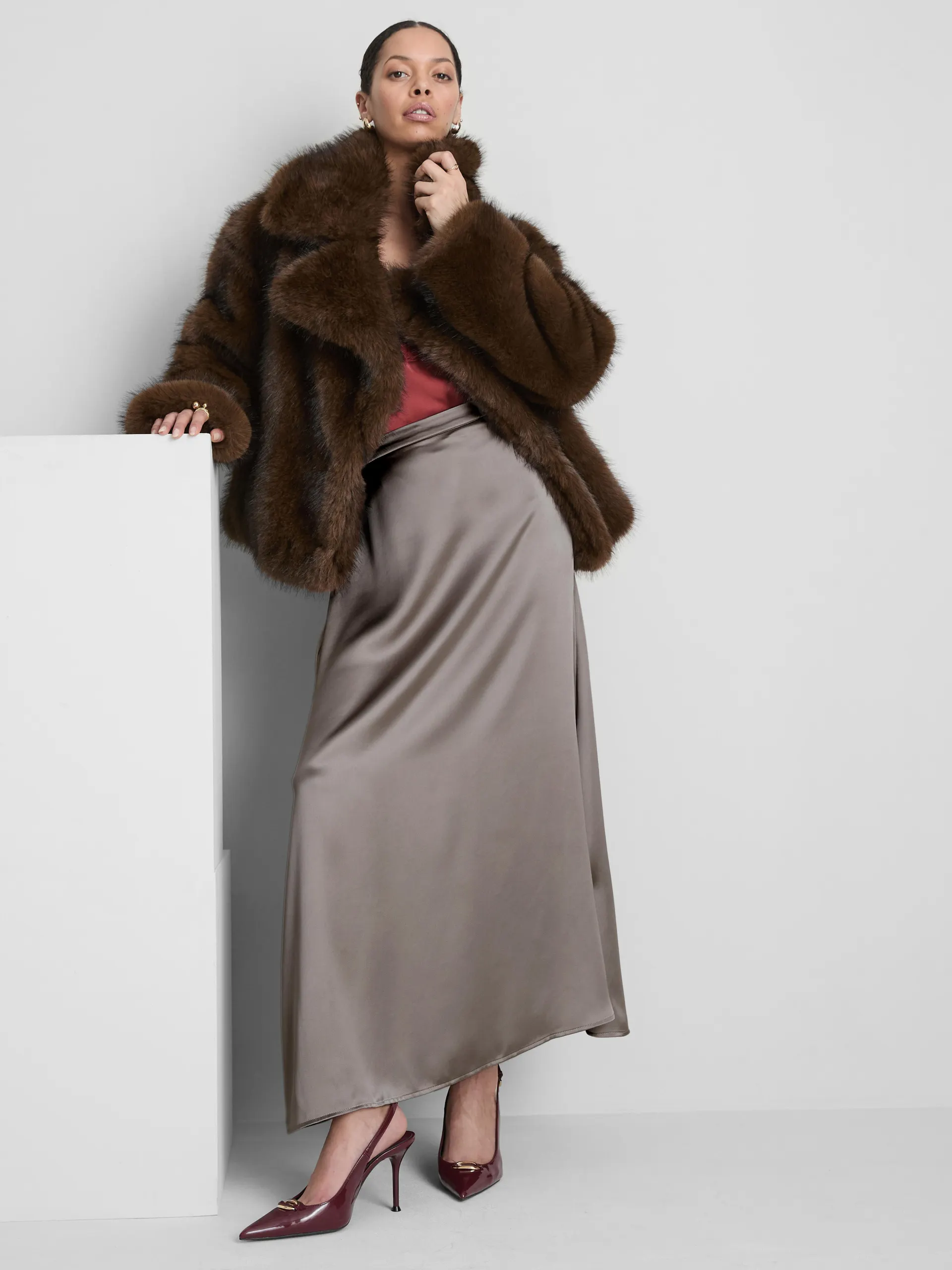 Jupe longue ronde en satin coupée en biais