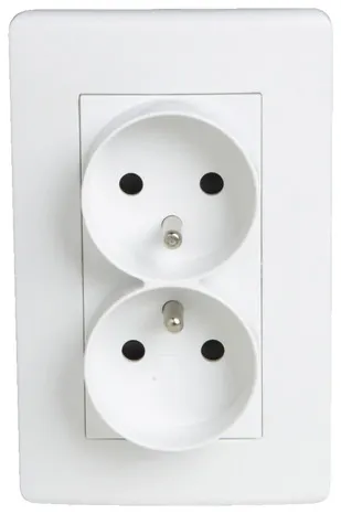 Prise double avec terre