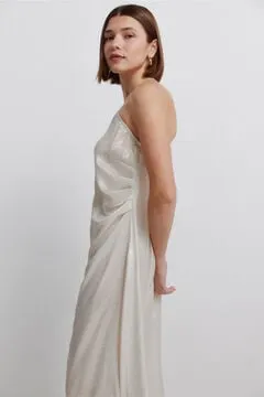 Vestido asimétrico fluido