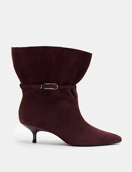 Geraffte Stiefeletten aus Wildleder mit kleinem Absatz