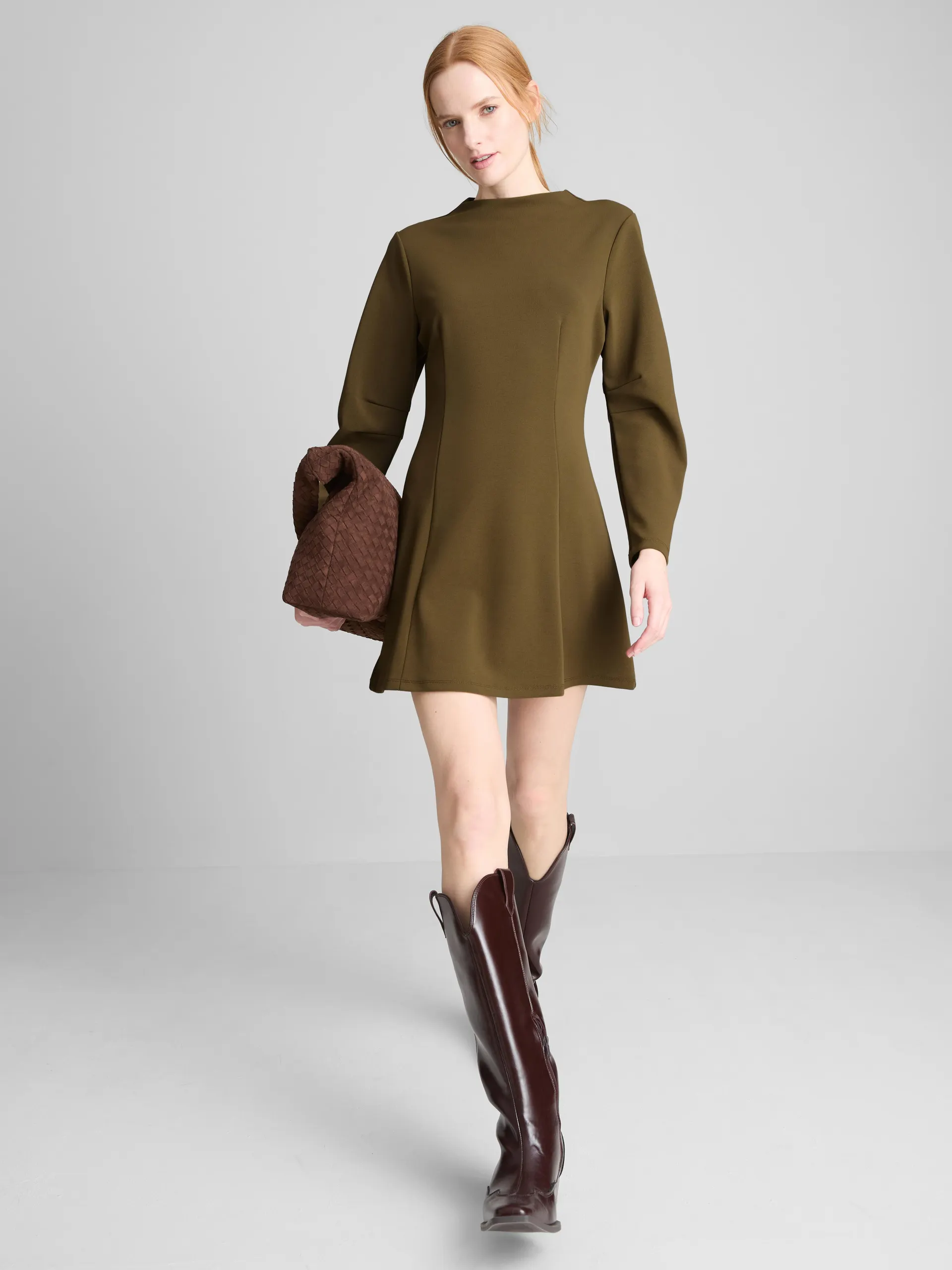 Mini robe sculptée à manches longues