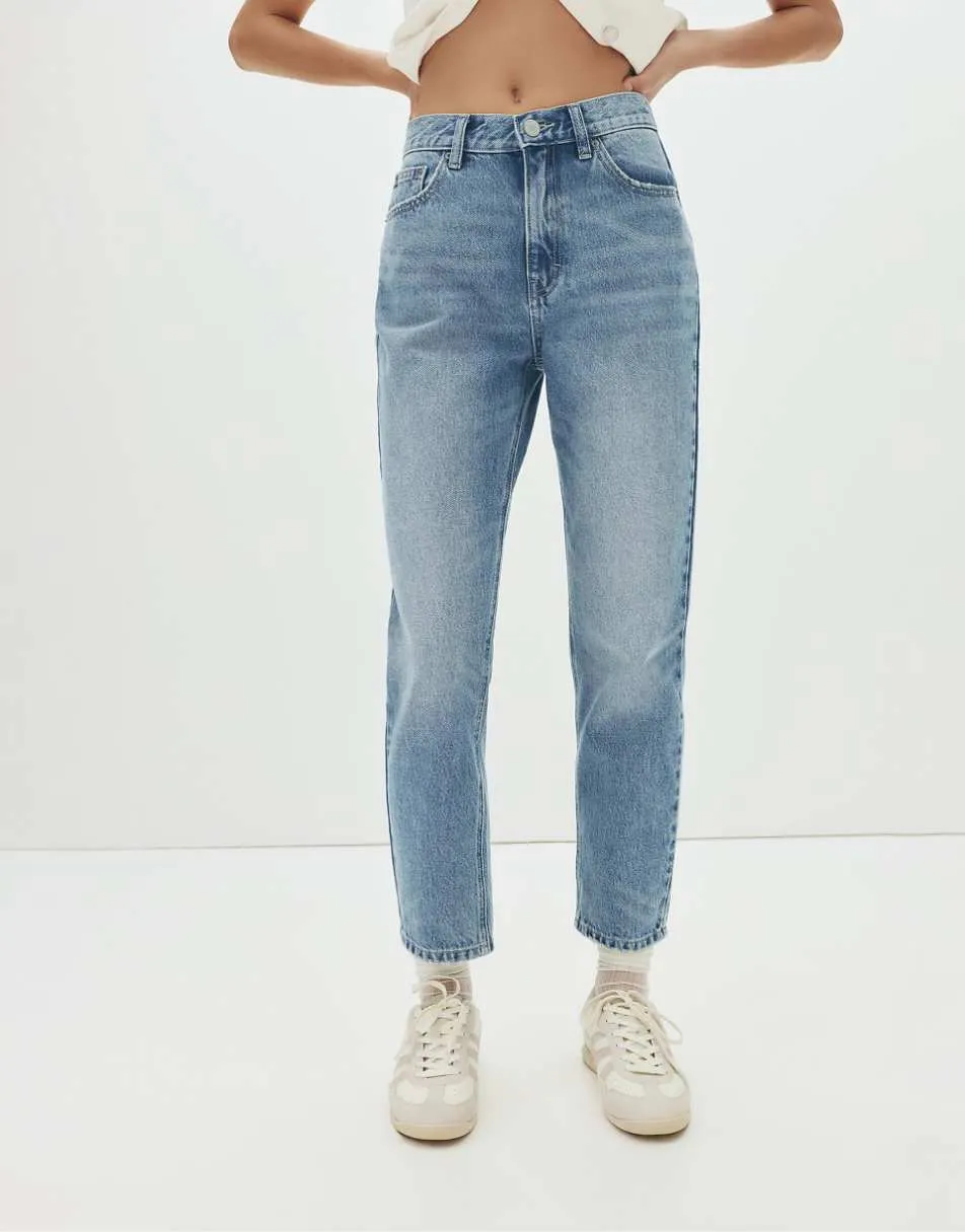 Pull&Bear High-waist mom fit jeans in mid blue