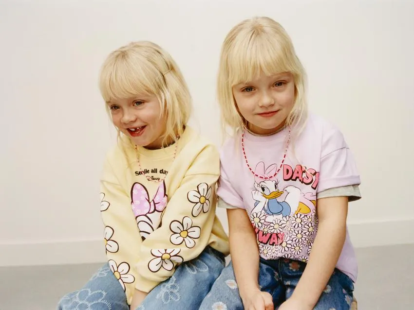 DAISY DAISIES © DISNEY SWEATSHIRT