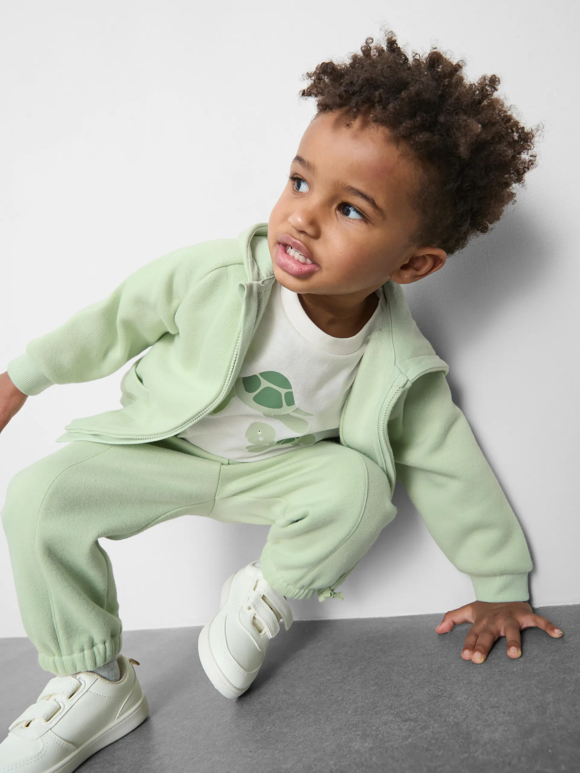 0–36 mois | T-shirt, bas de jogging et sweat à capuche