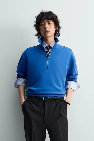 REGULAR FIT QUARTER-ZIP SWEATSHIRT