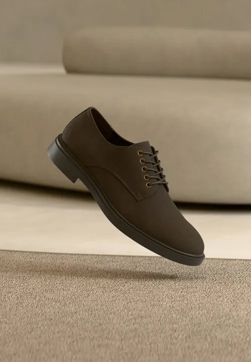 Pensko med snøring - dark brown