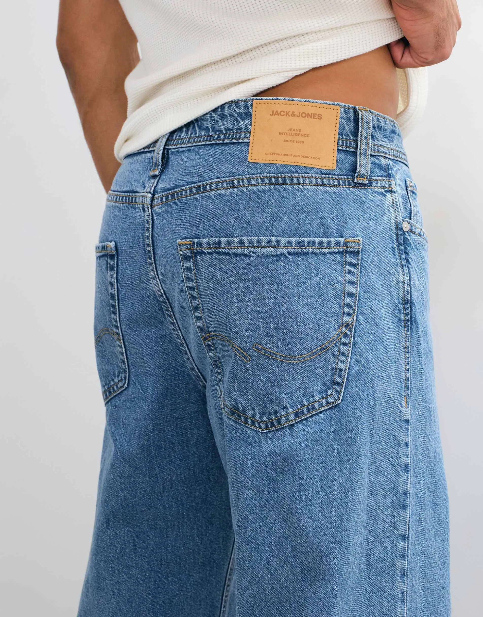 Jack & Jones Ted loose straight jeans in mid blue wash