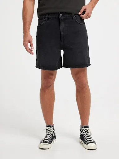 Wrangler Slacker Short In Black Wonder